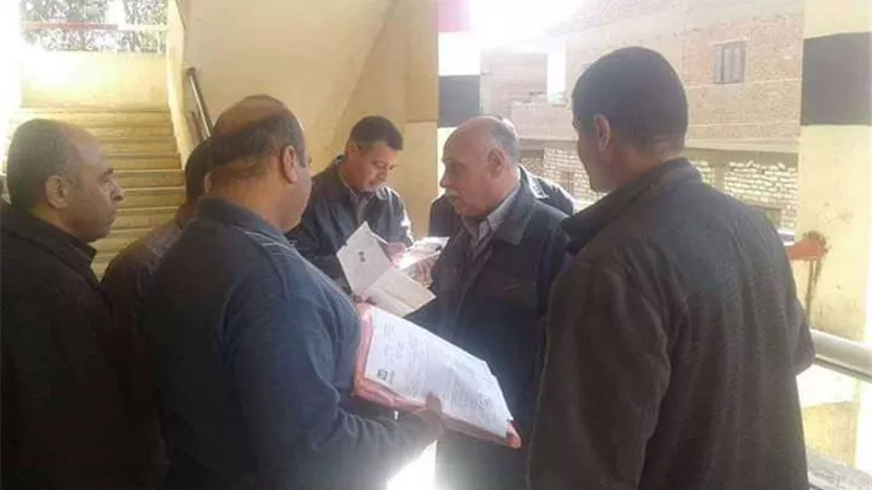 محافظ المنيا يحٌيل 46 موظفاً للتحقيق لغيابهم عن العمل بمركز العدوة