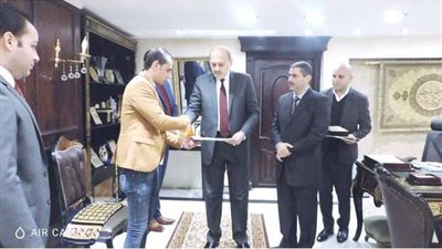 مدير أمن القليوبية يكرم النقيب محمود غزالي  لضبطه عناصر خطيرة