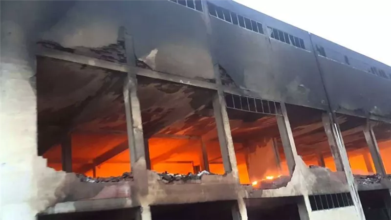 الحماية المدنية تسيطر على حريق داخل محل تجاري بالجيزة