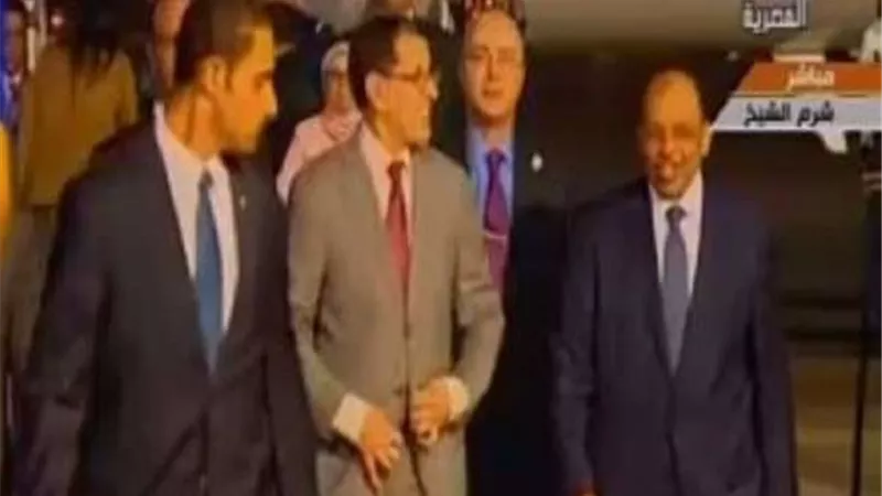 رئيس الحكومة المغربية يصل مطار شرم الشيخ الدولي