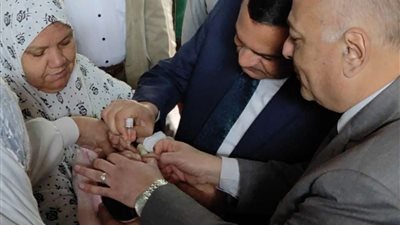 محافظ البحيرة يفتتح فعاليات الحملة القومية للتطعيم ضد شلل الأطفال