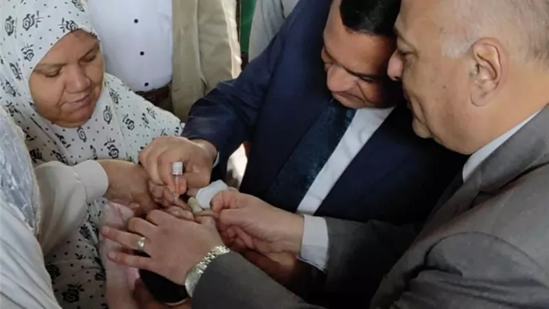 محافظ البحيرة يفتتح فعاليات الحملة القومية للتطعيم ضد شلل الأطفال