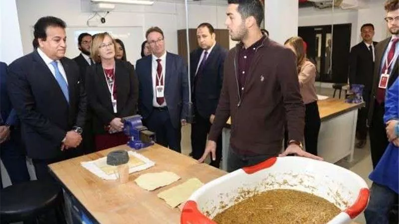 وزير التعليم العالي يزور جامعة 
