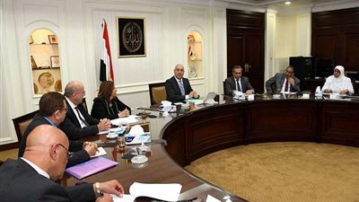 وزير الإسكان يعقد اجتماعا لمناقشة تنظيم نشاط التطوير العقاري