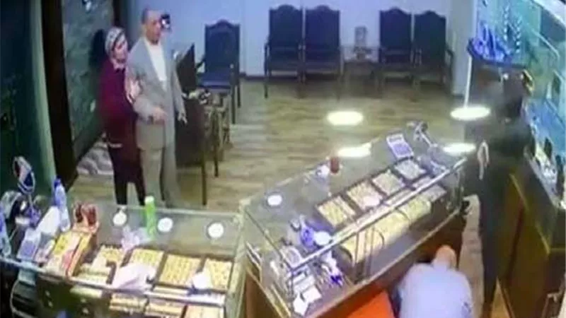 تطورات مثيرة بشأن السطو على محل مجوهرات حدائق الأهرام