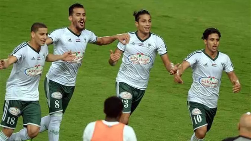 المصري وإنبي يتصارعان في مباراة من أجل 