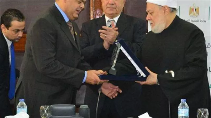 الجندي وأبو زيد يوجهون 3 رسائل للمواطنين والإعلاميين من مقر الوزارة (صور)
