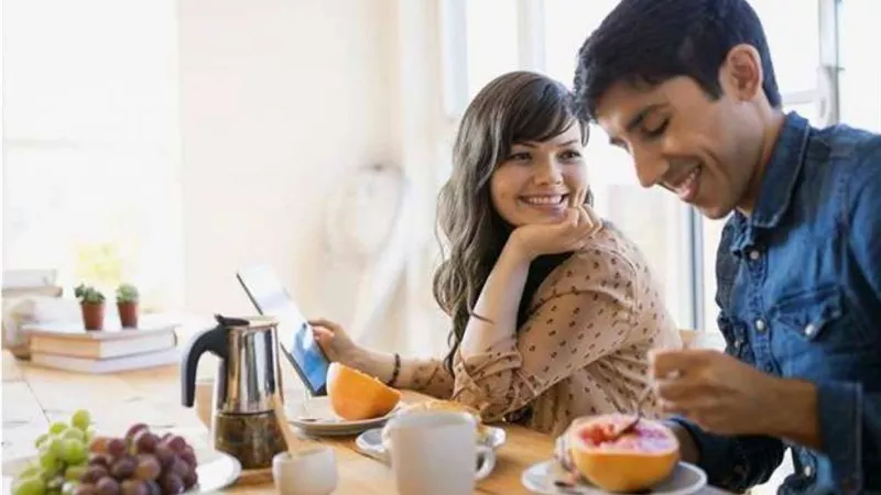 دراسة تكشف سبب زيادة وزن المرتبطين