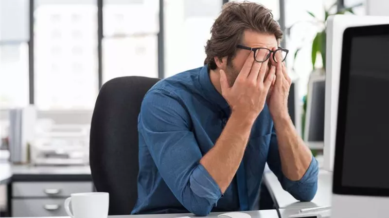 احذر..العمل أثناء العطلات يصيب بالاكتئاب