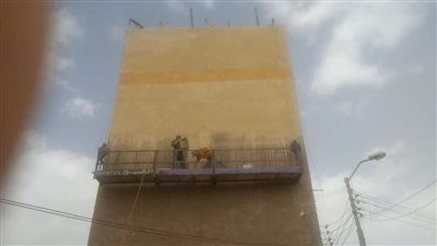 ببا تبدأ دهان واجهات 4 عقارات باللون 