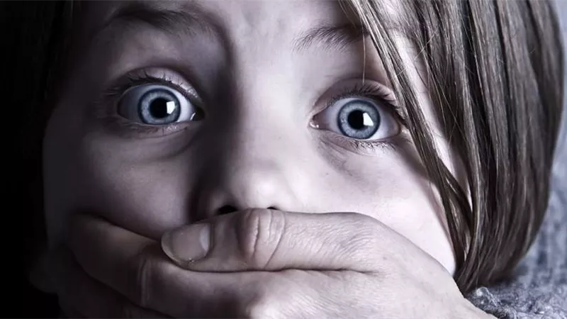 سائق أنقذ طفلة من الاختطاف: استنجدت بي.. وعرضت حياتي للموت