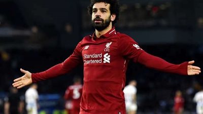 طفل إيراني يقلد محمد صلاح بحركات غير عادية في كرة القدم