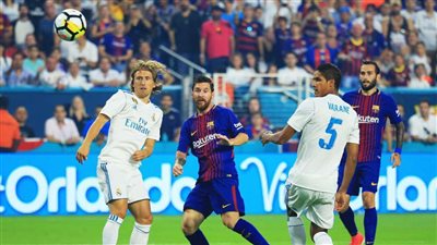 بيل وبنزيما في هجوم ريال مدريد أمام برشلونة