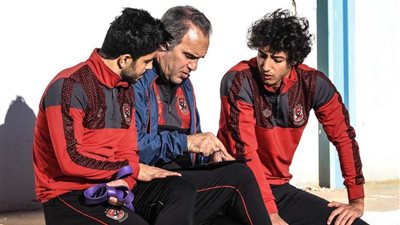 لاسارتي يعقد جلسة مع 3 لاعبين بالأهلي في محاولة لـ 