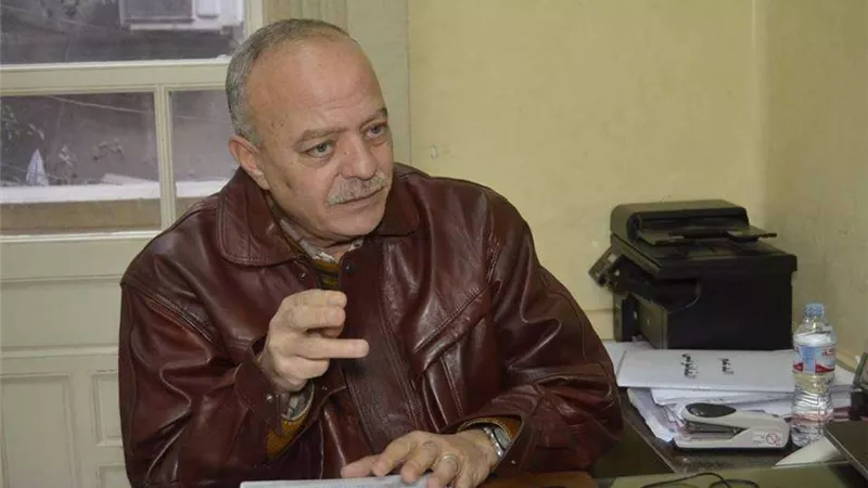 إيهاب الطاهر: أجور عمال النظافة أعلى من الأطباء (حوار)