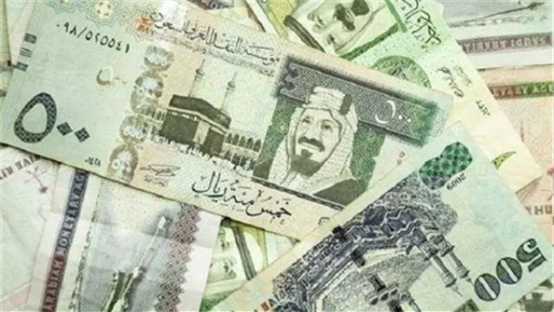 تباين أسعار العملات العربية أمام الجنيه المصري صباح اليوم