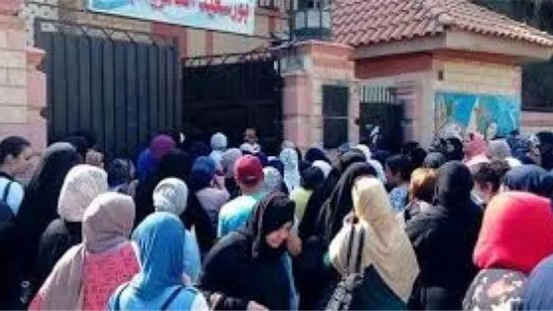 إغماء طالبة أثناء امتحان الجبر والهندسة ببني سويف