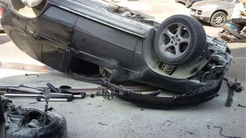 مصرع شخص وإصابة 5 آخرين في حادث بقنا