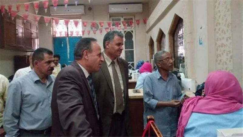 جولة مفاجئة لرئيس هيئة السكة الحديد بمحطة القاهرة (صور)