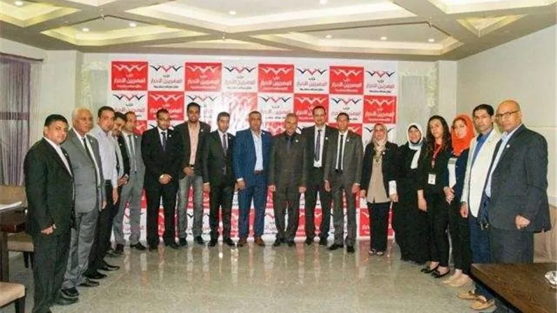 ”المصريين الأحرار” يقيم حفل إفطار جماعي لأعضائه بالسويس