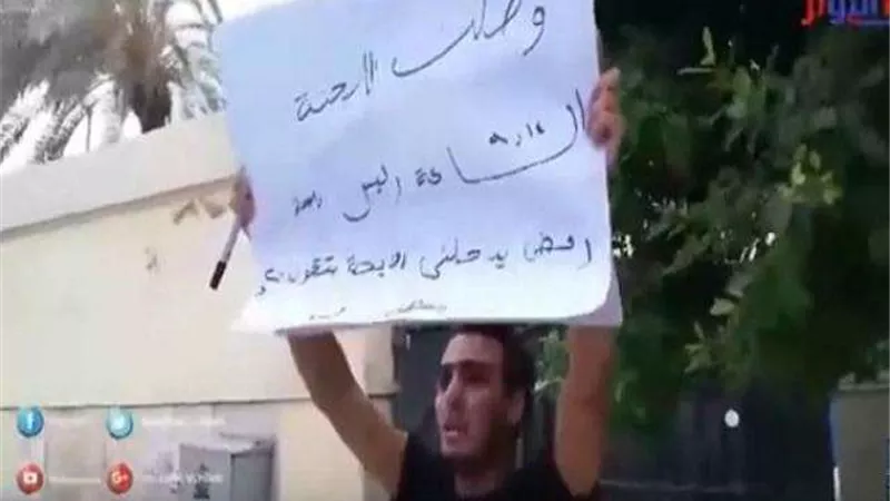 طالب باكيًا أمام ”التربية والتعليم”: رئيس اللجنة مرضيش يدخلني الامتحان (فيديو)