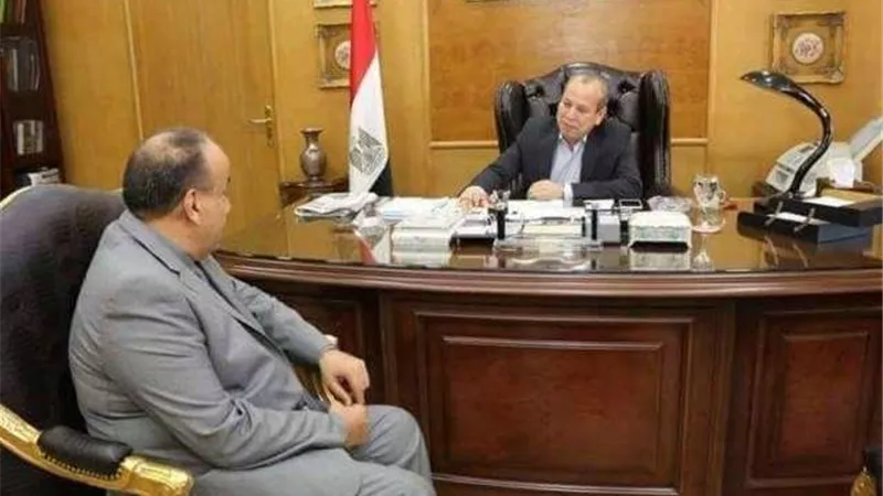 محافظ دمياط يراجع ما تم إنفاقه بمركز ومدينة فارسكور مع رئيس الوحدة المحلية
