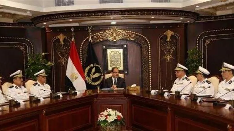 «عبدالغفار» يستعرض آخر استعدادات «الداخلية» لعيد الفطر