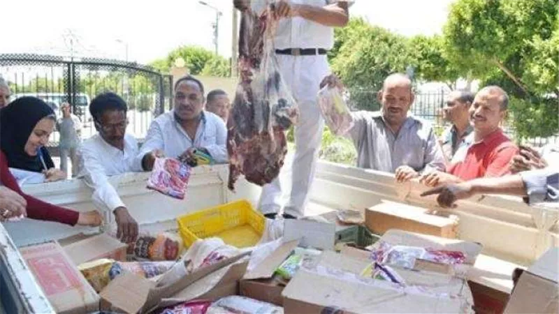 قبل العيد.. حملات مكثفة على الأسواق لضبط الخارجين عن القانون