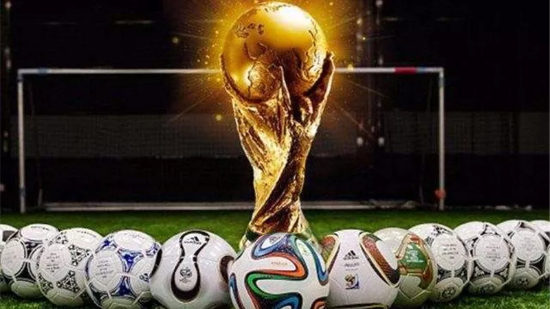 ”كتاب المونديال”..حينما قاد ”بيليه” راقصي السامبا للتتويج الدراماتيكي من قلب السويد