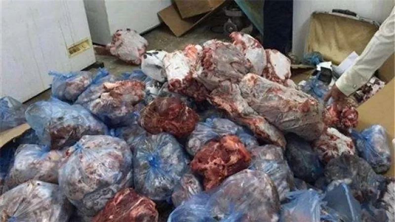 قبل العيد.. «الداخلية» تراقب الأسواق وتضبط أطنان من اللحوم الفاسدة