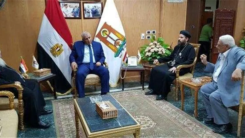 محافظ الوادي الجديد يستقبل وفد كنيسة العذراء للتهنئة بالعيد