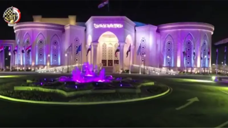 السيسي يصل مركز المنارة للاحتفال مع أسر الشهداء بالعيد