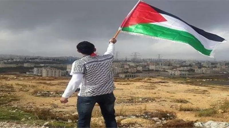 فلسطين تودع رمضان وتستقبل العيد تحت نيران القصف (فيديو)