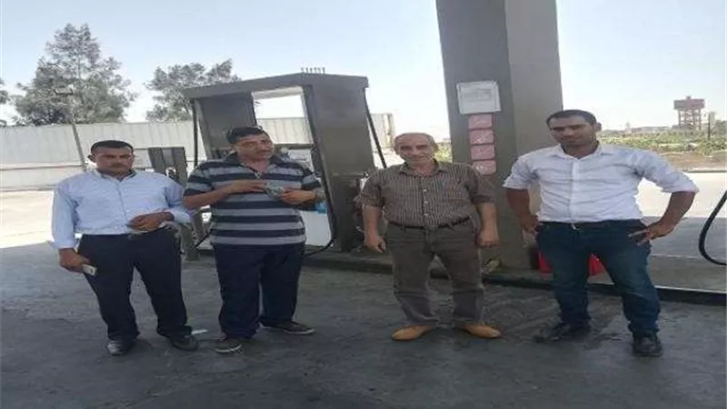 ضبط خمسة آلاف لتر بنزين مجمعة لبيعها بالسوق السوداء في البحيرة (صور)