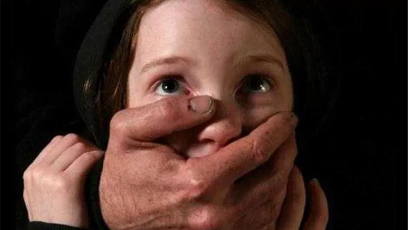القبض على شرطي أمريكي اعتدى جنسيًا على طفلة أحد اللاجئين