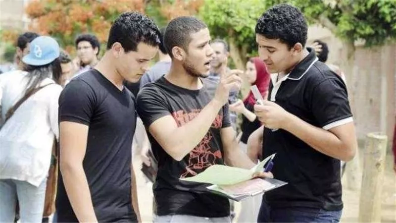 اليوم.. طلاب الثانوية العامة يؤدون امتحان (التفاضل والتكامل)