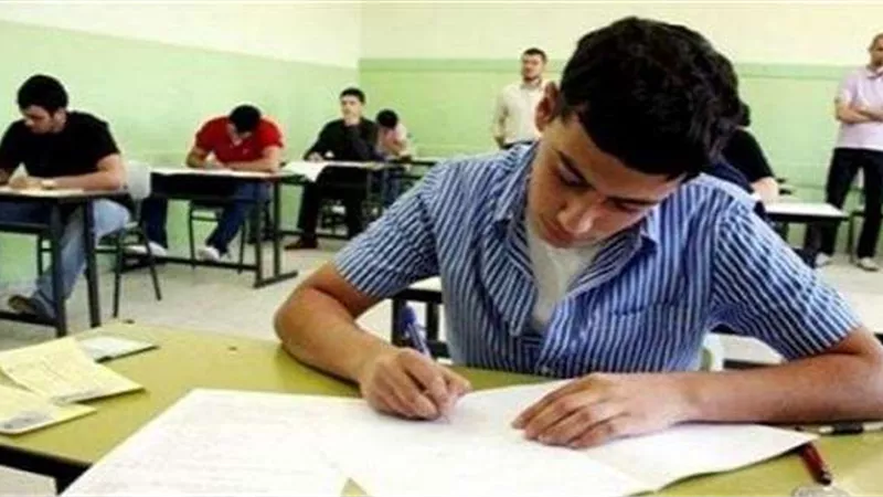 بدء امتحان التفاضل والتكامل لطلاب الشعبة العلمية