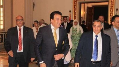 عبد الغفار يبحث آليات التعاون العلمي بين مصر وبريطانيا (صور)