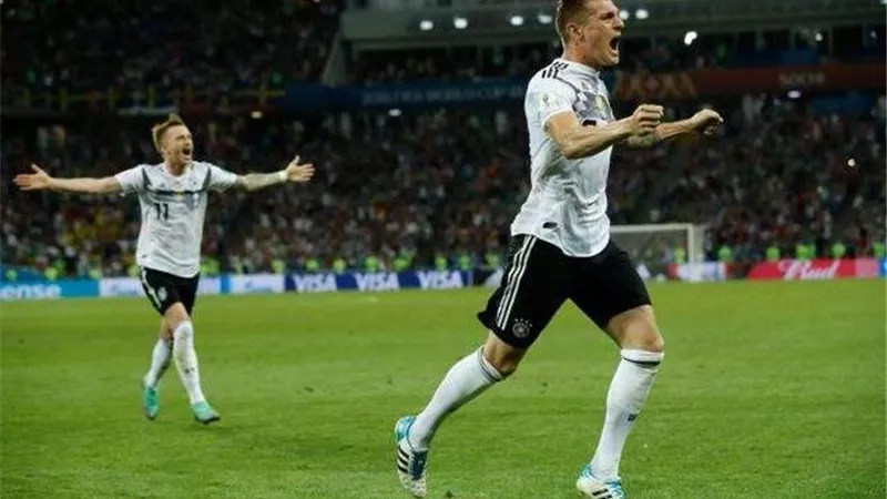 ألمانيا تستعيد توازنها بكأس العالم بفوز قاتل على السويد