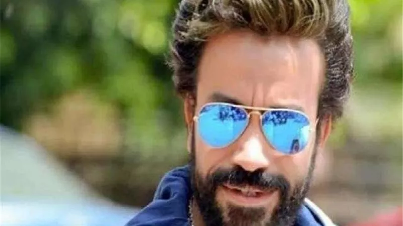 سامح حسين يمزح مع جمهوره «من تحت التراب» (صورة)