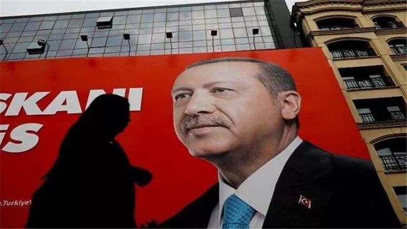 «أبو مازن» يهنئ «أردوغان» بتقدمه في الانتخابات التركية