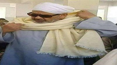 شيخ الأزهر يصل لمسقط رأسه بالأقصر لتلقي العزاء في وفاة شقيقته