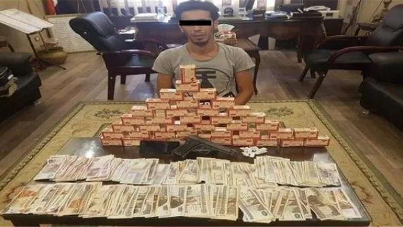 مباحث القاهرة تضبُط أحد تُجار المخدرات بالمعصرة