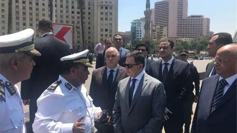 وزير الداخلية: لن نتهاون مع من يرفع السلاح (صور)
