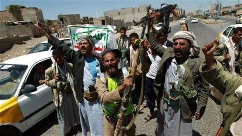 ميليشيات الحوثي تنقل عشرات المختطفين من سجونها في الحديدة إلى صنعاء