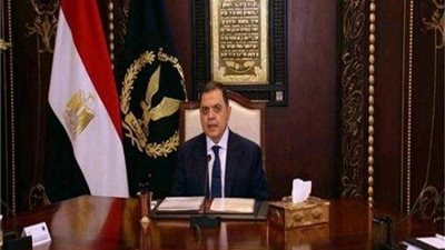 النواب يتكدسون على وزير الداخلية لتهنئته بالمنصب الجديد