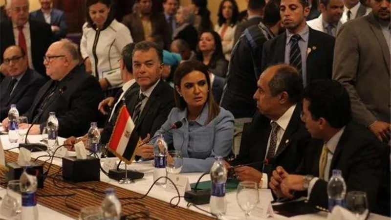سحر نصر تدعو الشركات المجرية لتوسيع أنشطتها فى مصر