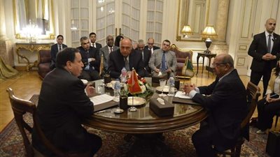 بالصور.. سامح شكري يجتمع مع نظيريه التونسي والجزائري بشأن ليبيا
