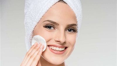 لبشرة صافية ولامعة.. تعرفي على أسرع منظف طبيعي للوجه