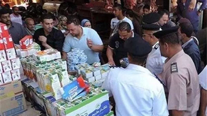 حملات مكثفة لإدارة شرطة التموين لمتابعة حركة الأسواق بالمحافظات